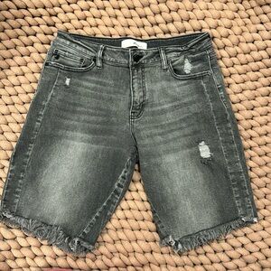 SUPER CUTE✨ Kancan Bermuda shorts.